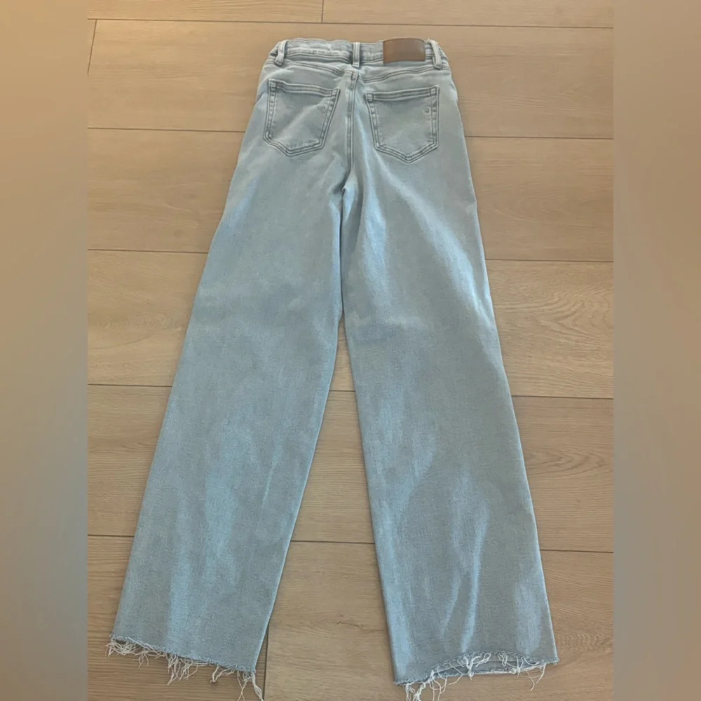 Light wash hidden jeans - Picture 2 of 6
